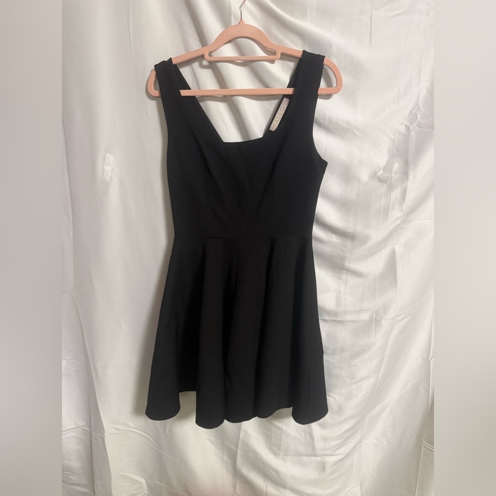 YOUR little black dress | Knee-length | Sleek & structured | Sz M